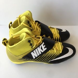 * NIKE LunarBeast Strike Football Cleats
